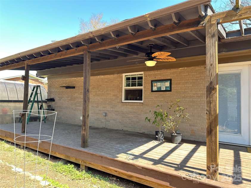 207 Lakeside Avenue, Davidson, NC 28036.  MLS# CAR4239129, YatesRealty ID 10998. Back deck