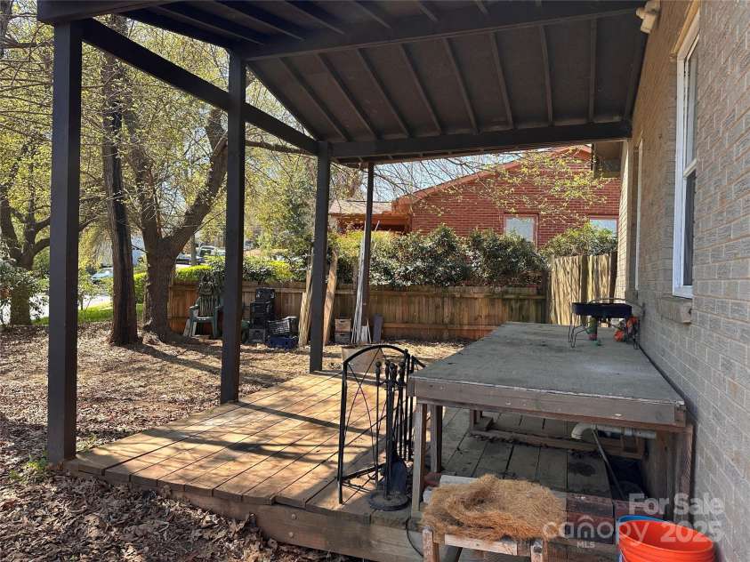 207 Lakeside Avenue, Davidson, NC 28036.  MLS# CAR4239129, YatesRealty ID 10998. Food Prep Station