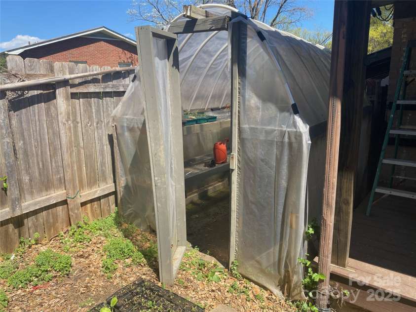 207 Lakeside Avenue, Davidson, NC 28036.  MLS# CAR4239129, YatesRealty ID 10998. Greenhouse