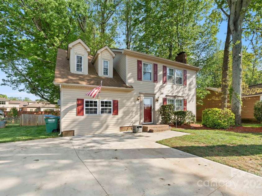7220 Spring Morning Lane, Charlotte, NC 28227.  MLS# CAR4245320, YatesRealty ID 10999. 
