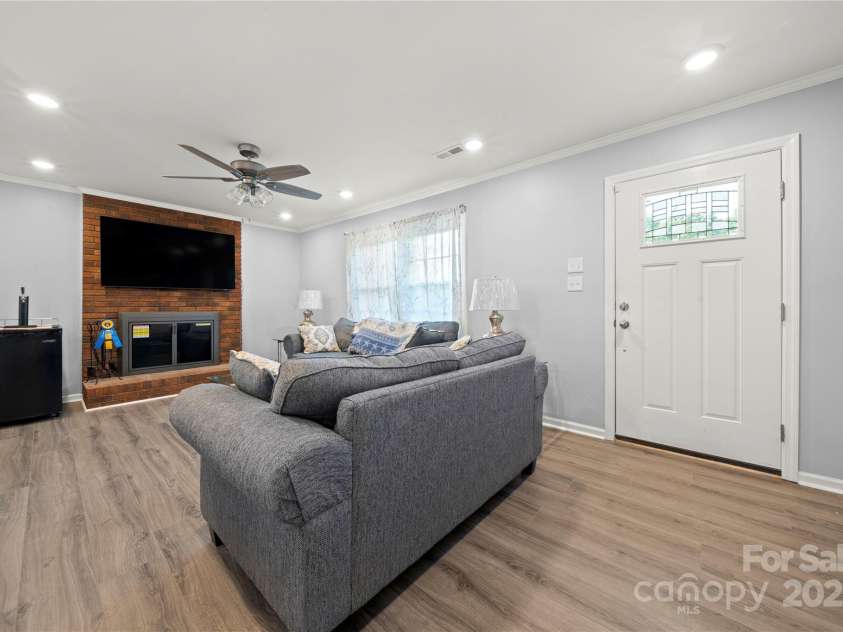 7220 Spring Morning Lane, Charlotte, NC 28227.  MLS# CAR4245320, YatesRealty ID 10999. 