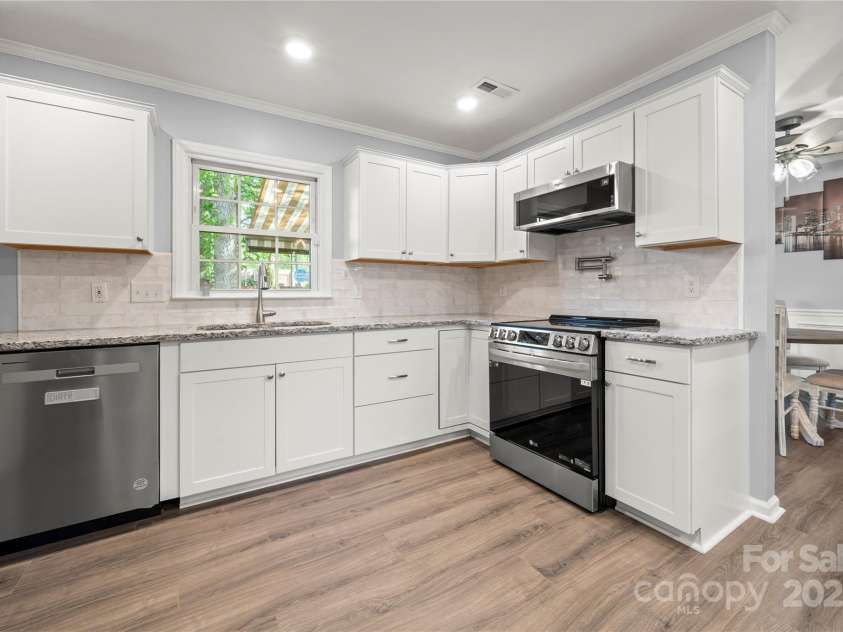 7220 Spring Morning Lane, Charlotte, NC 28227.  MLS# CAR4245320, YatesRealty ID 10999. 