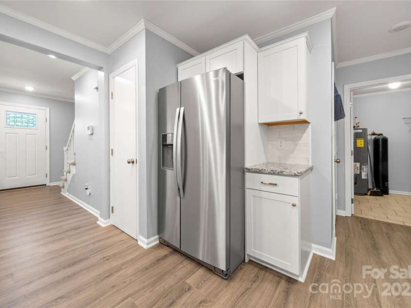 7220 Spring Morning Lane, Charlotte, NC 28227.  MLS# CAR4245320, YatesRealty ID 10999. 