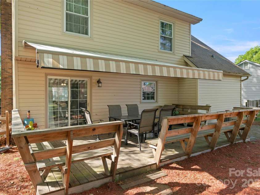 7220 Spring Morning Lane, Charlotte, NC 28227.  MLS# CAR4245320, YatesRealty ID 10999. 