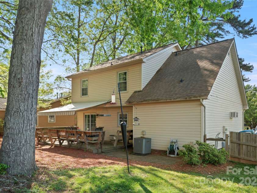 7220 Spring Morning Lane, Charlotte, NC 28227.  MLS# CAR4245320, YatesRealty ID 10999. 