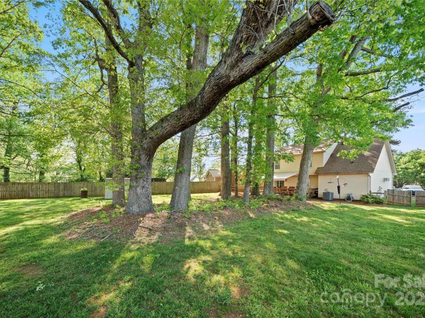 7220 Spring Morning Lane, Charlotte, NC 28227.  MLS# CAR4245320, YatesRealty ID 10999. 