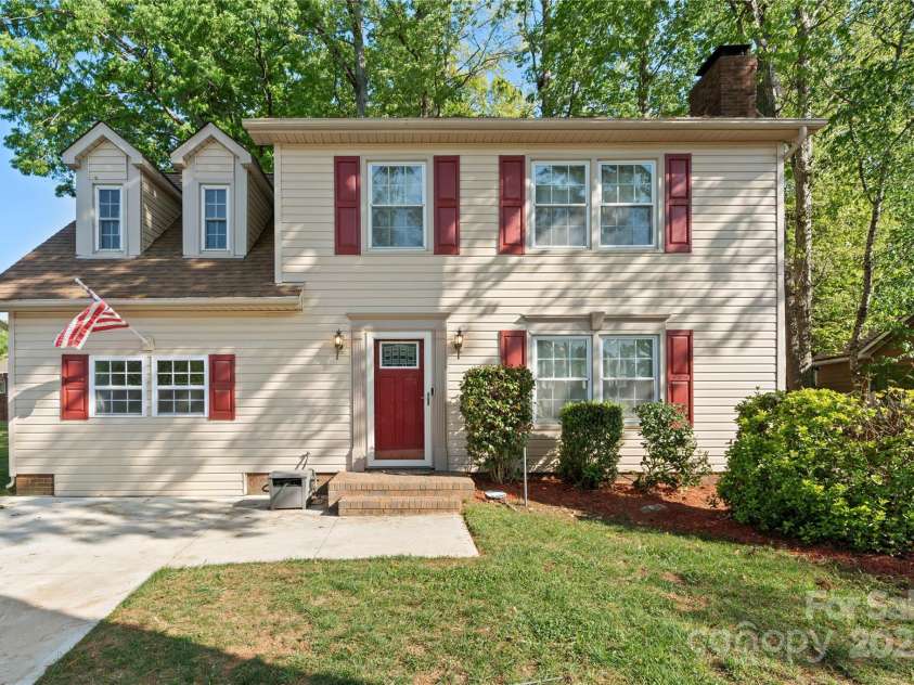 7220 Spring Morning Lane, Charlotte, NC 28227.  MLS# CAR4245320, YatesRealty ID 10999. 