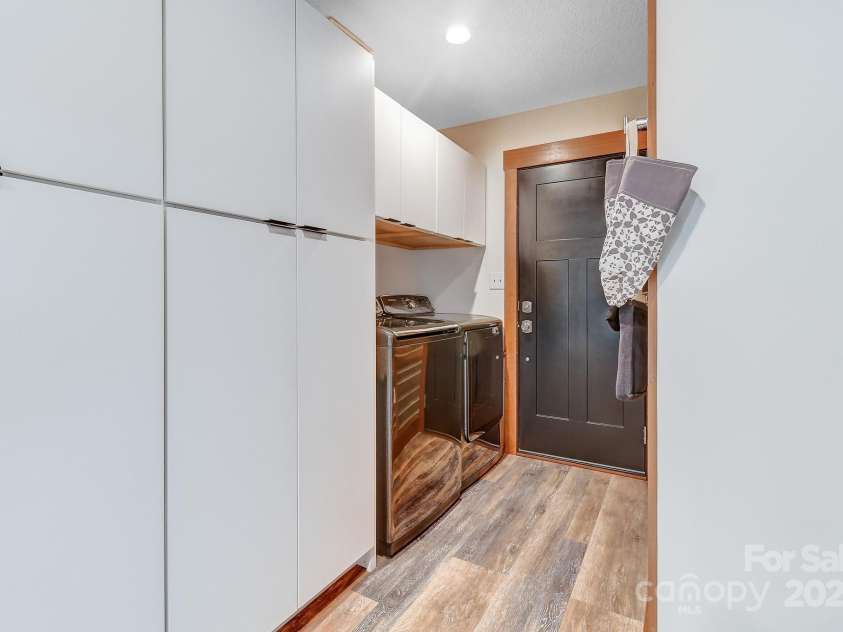 9 Oakwood Drive, Weaverville, NC 28787.  MLS# CAR4299049, YatesRealty ID 11. 