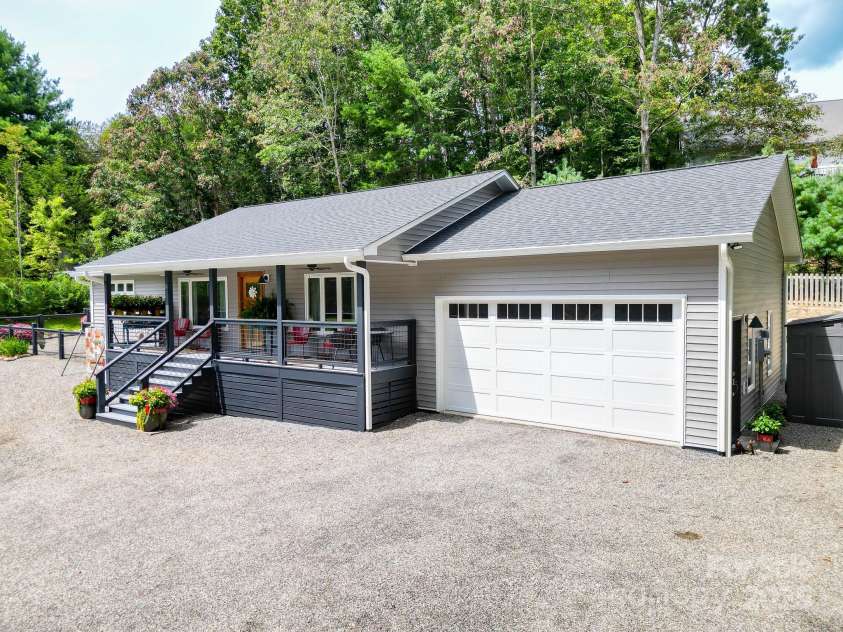 9 Oakwood Drive, Weaverville, NC 28787.  MLS# CAR4299049, YatesRealty ID 11. 