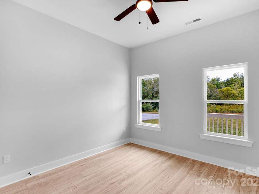 142 Crystal Heights Drive, Hendersonville, NC 28739.  MLS# CAR4310051, YatesRealty ID 110. 3 bedroom