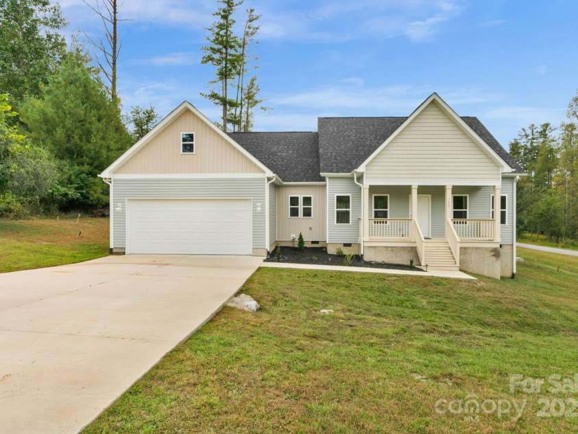 142 Crystal Heights Drive, Hendersonville, NC 28739.  MLS# CAR4310051, YatesRealty ID 110. 