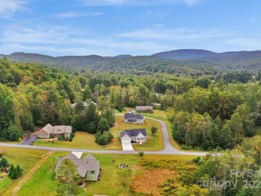 142 Crystal Heights Drive, Hendersonville, NC 28739.  MLS# CAR4310051, YatesRealty ID 110. Amazing Vista