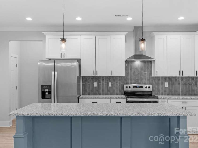 142 Crystal Heights Drive, Hendersonville, NC 28739.  MLS# CAR4310051, YatesRealty ID 110. Great Kitchen Island