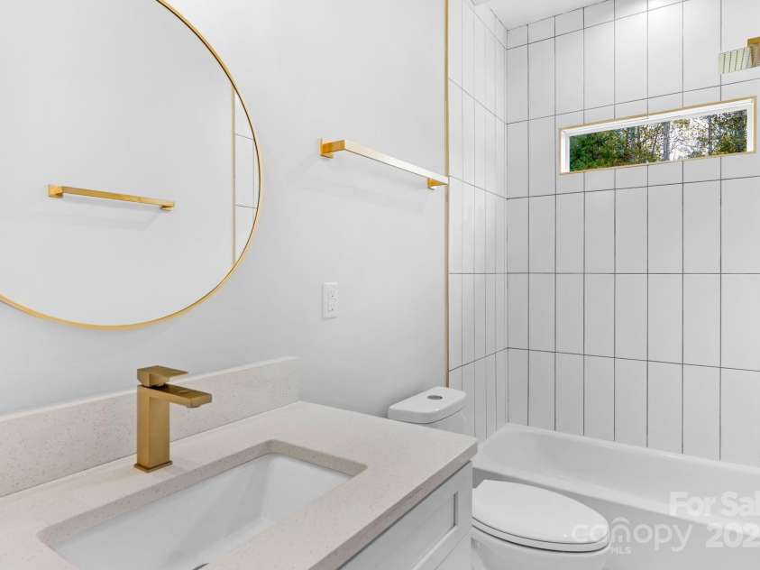 142 Crystal Heights Drive, Hendersonville, NC 28739.  MLS# CAR4310051, YatesRealty ID 110. Second bath