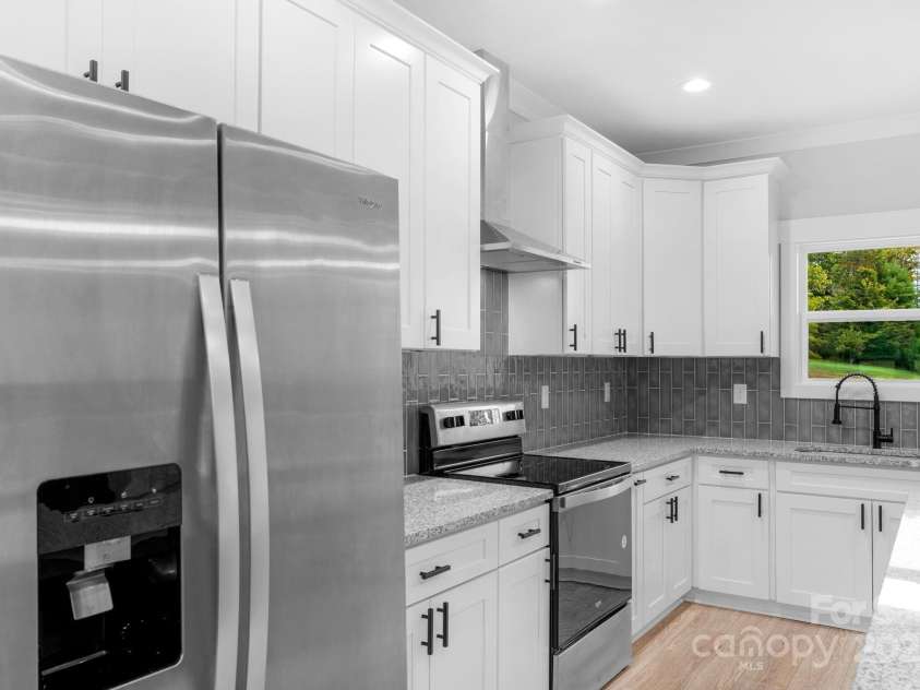 142 Crystal Heights Drive, Hendersonville, NC 28739.  MLS# CAR4310051, YatesRealty ID 110. Stainless appliances