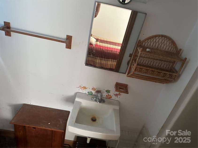 177 Mountain View Lane, Troy, NC 27371.  MLS# CAR4269979, YatesRealty ID 110. Primary Bathroom