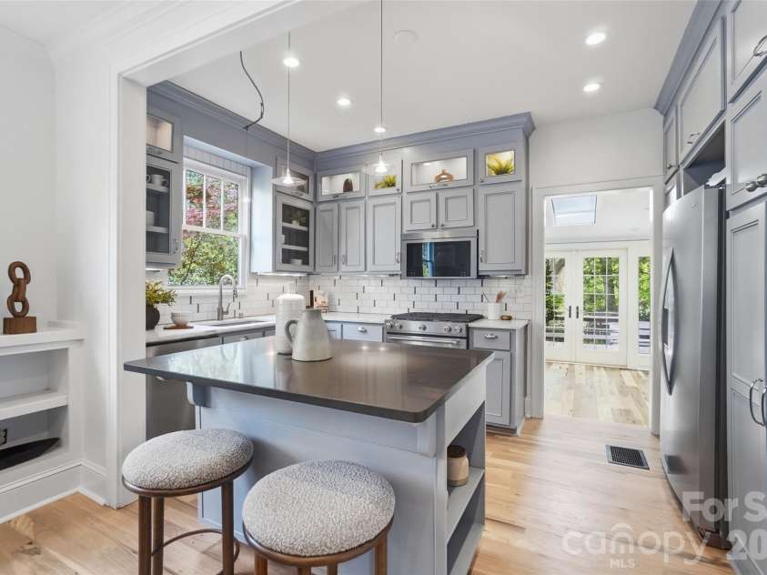 2221 8th Street, Charlotte, NC 28204.  MLS# CAR4367783, YatesRealty ID 11000. 