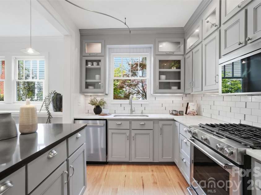 2221 8th Street, Charlotte, NC 28204.  MLS# CAR4367783, YatesRealty ID 11000. 