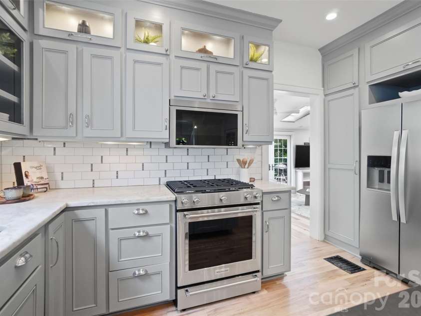 2221 8th Street, Charlotte, NC 28204.  MLS# CAR4367783, YatesRealty ID 11000. 
