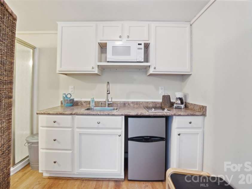 2221 8th Street, Charlotte, NC 28204.  MLS# CAR4367783, YatesRealty ID 11000. ADU - Guest House