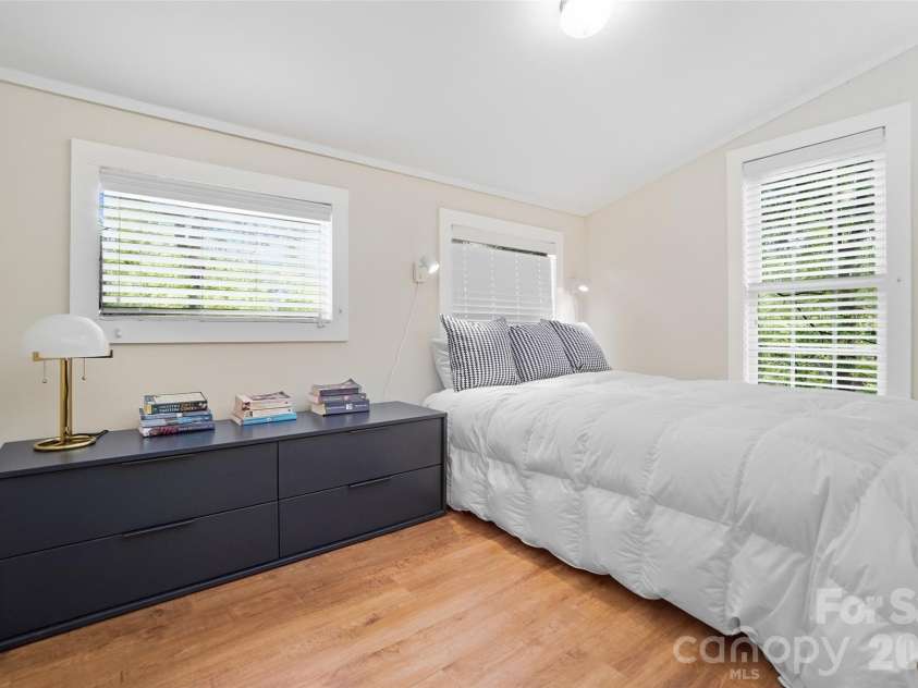 2221 8th Street, Charlotte, NC 28204.  MLS# CAR4367783, YatesRealty ID 11000. ADU - Guest House
