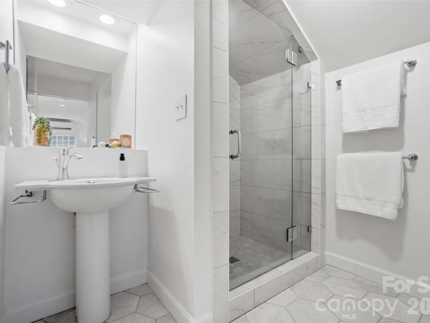 2221 8th Street, Charlotte, NC 28204.  MLS# CAR4367783, YatesRealty ID 11000. Primary Bath