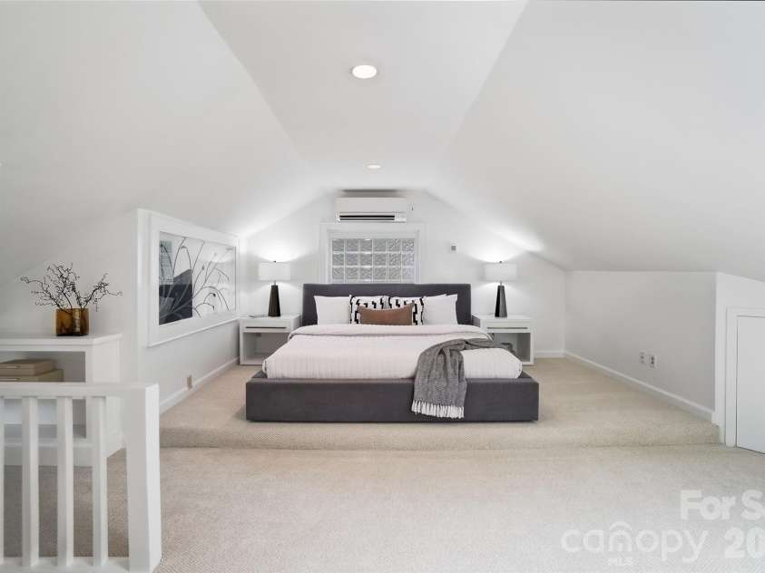 2221 8th Street, Charlotte, NC 28204.  MLS# CAR4367783, YatesRealty ID 11000. Primary Bedroom