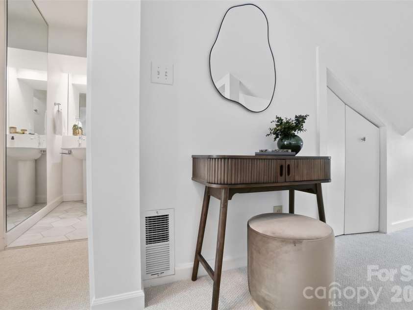 2221 8th Street, Charlotte, NC 28204.  MLS# CAR4367783, YatesRealty ID 11000. Primary Bedroom / Bathroom