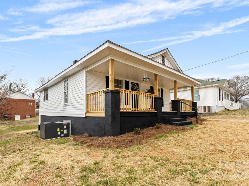 612 Miller Street, Kannapolis, NC 28081.  MLS# CAR4226546, YatesRealty ID 11001. 