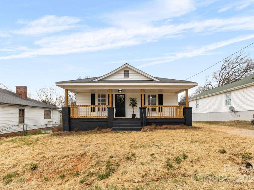 612 Miller Street, Kannapolis, NC 28081.  MLS# CAR4226546, YatesRealty ID 11001. 