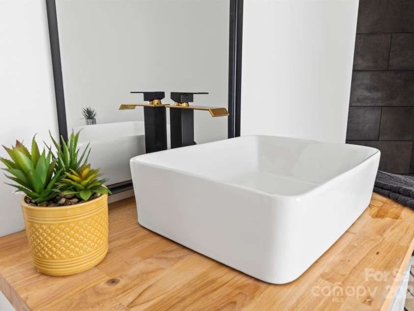 612 Miller Street, Kannapolis, NC 28081.  MLS# CAR4226546, YatesRealty ID 11001. 