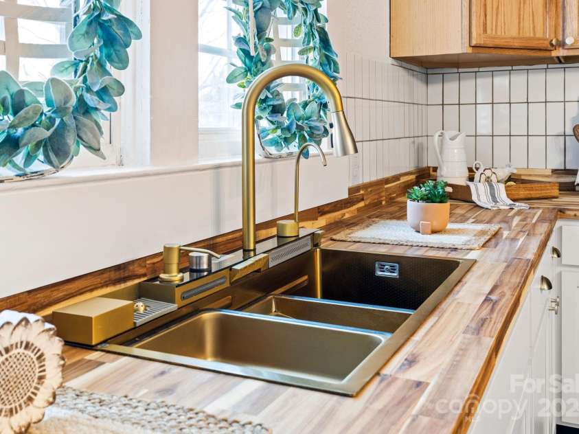 612 Miller Street, Kannapolis, NC 28081.  MLS# CAR4226546, YatesRealty ID 11001. 