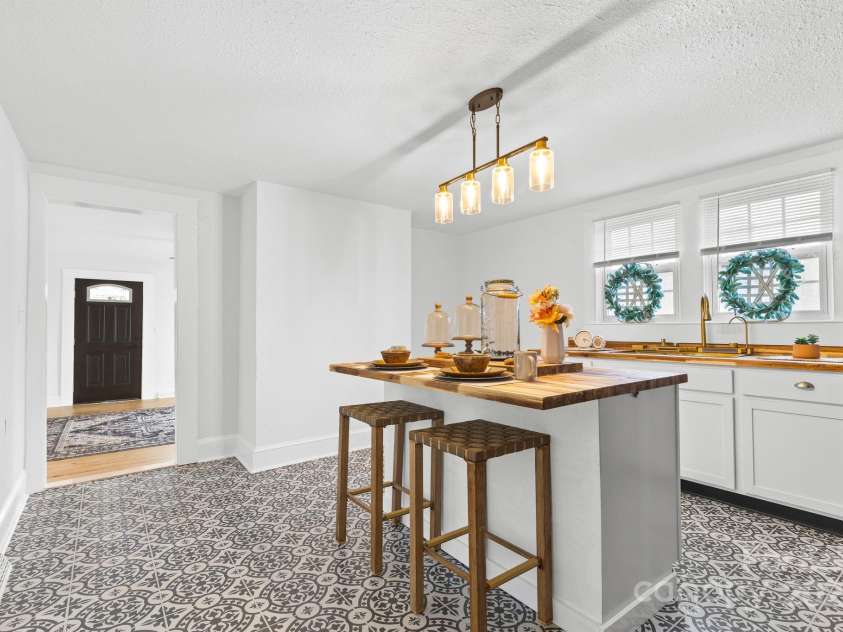 612 Miller Street, Kannapolis, NC 28081.  MLS# CAR4226546, YatesRealty ID 11001. 