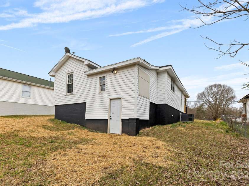 612 Miller Street, Kannapolis, NC 28081.  MLS# CAR4226546, YatesRealty ID 11001. 