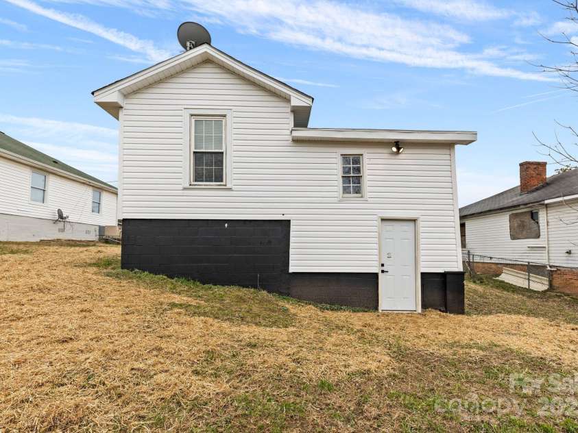 612 Miller Street, Kannapolis, NC 28081.  MLS# CAR4226546, YatesRealty ID 11001. 