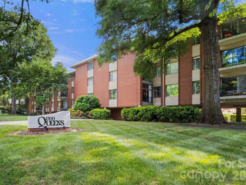 1300 Queens Road, Charlotte, NC 28207.  MLS# CAR4376453, YatesRealty ID 11002. 