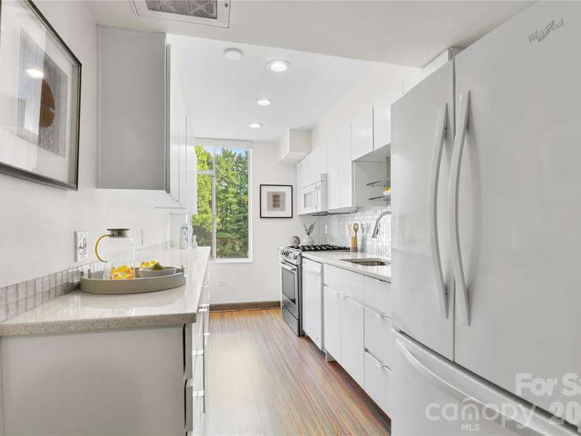 1300 Queens Road, Charlotte, NC 28207.  MLS# CAR4376453, YatesRealty ID 11002. 