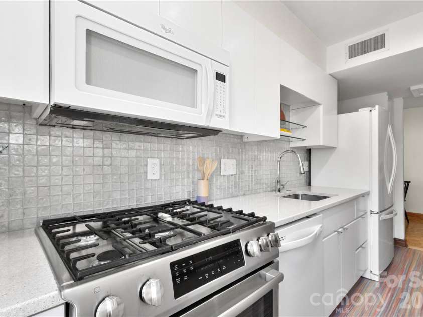 1300 Queens Road, Charlotte, NC 28207.  MLS# CAR4376453, YatesRealty ID 11002. 