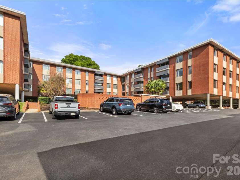 1300 Queens Road, Charlotte, NC 28207.  MLS# CAR4376453, YatesRealty ID 11002. 