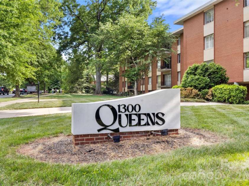 1300 Queens Road, Charlotte, NC 28207.  MLS# CAR4376453, YatesRealty ID 11002. 
