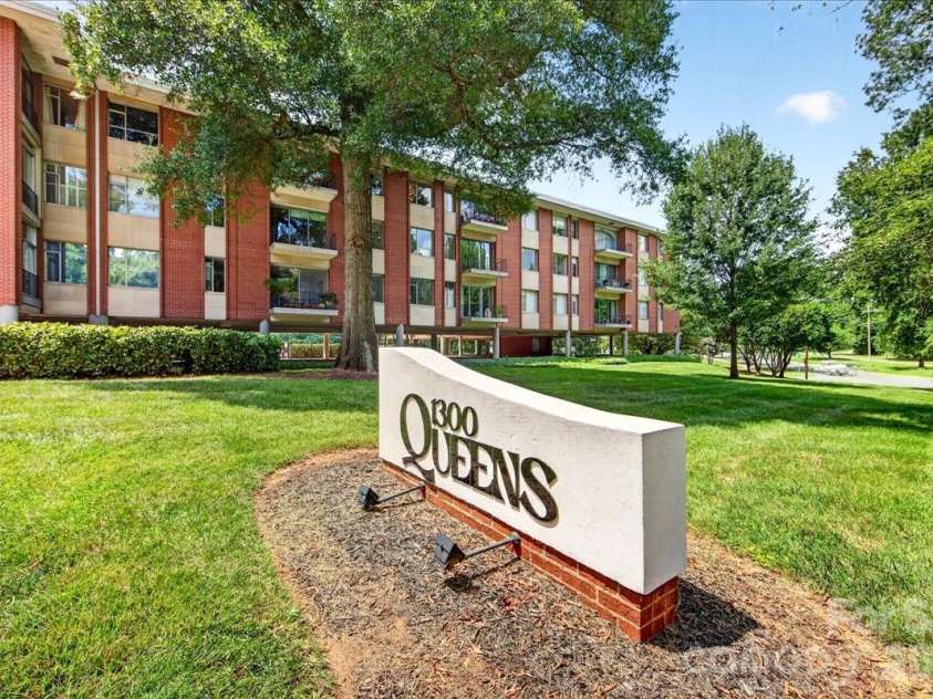 1300 Queens Road, Charlotte, NC 28207.  MLS# CAR4414107, YatesRealty ID 11002. 