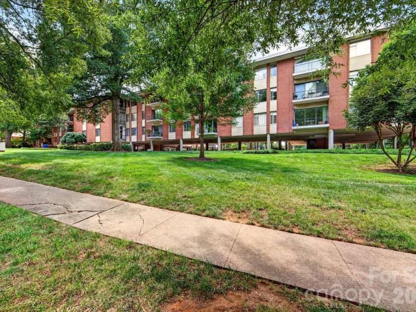 1300 Queens Road, Charlotte, NC 28207.  MLS# CAR4414107, YatesRealty ID 11002. 