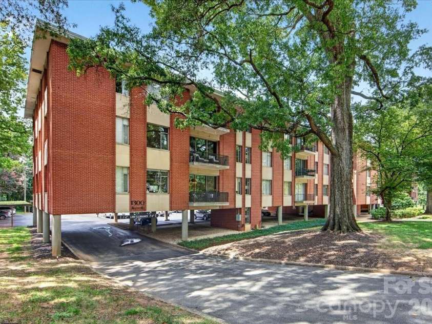 1300 Queens Road, Charlotte, NC 28207.  MLS# CAR4414107, YatesRealty ID 11002. 
