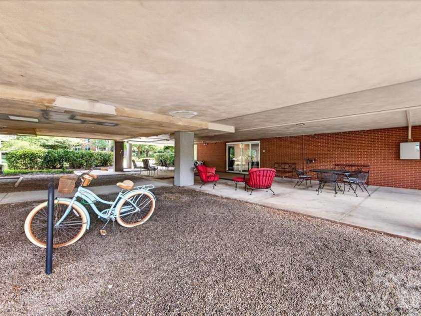 1300 Queens Road, Charlotte, NC 28207.  MLS# CAR4414107, YatesRealty ID 11002. 