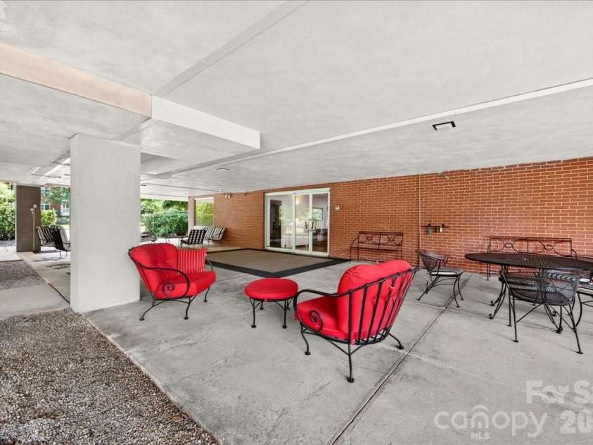 1300 Queens Road, Charlotte, NC 28207.  MLS# CAR4414107, YatesRealty ID 11002. 