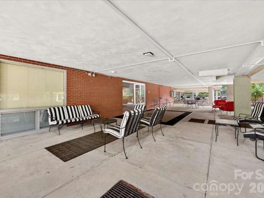 1300 Queens Road, Charlotte, NC 28207.  MLS# CAR4414107, YatesRealty ID 11002. 