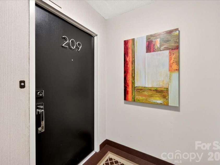 1300 Queens Road, Charlotte, NC 28207.  MLS# CAR4414107, YatesRealty ID 11002. 