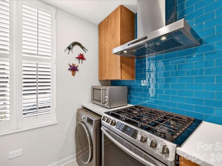 1300 Queens Road, Charlotte, NC 28207.  MLS# CAR4414107, YatesRealty ID 11002. 