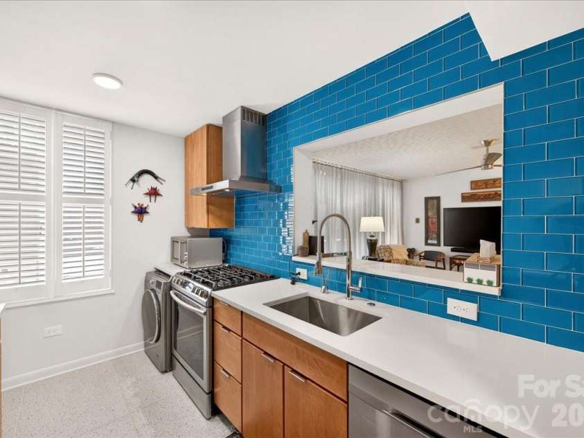 1300 Queens Road, Charlotte, NC 28207.  MLS# CAR4414107, YatesRealty ID 11002. 
