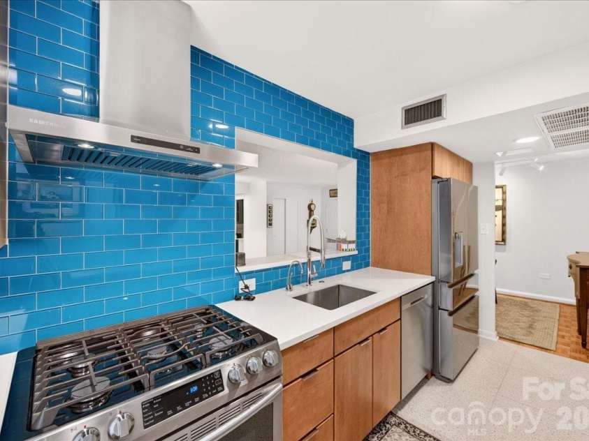 1300 Queens Road, Charlotte, NC 28207.  MLS# CAR4414107, YatesRealty ID 11002. 